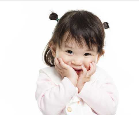 女孩姓劉陽(yáng)光點(diǎn)的名字，看下有吸引你的嗎？